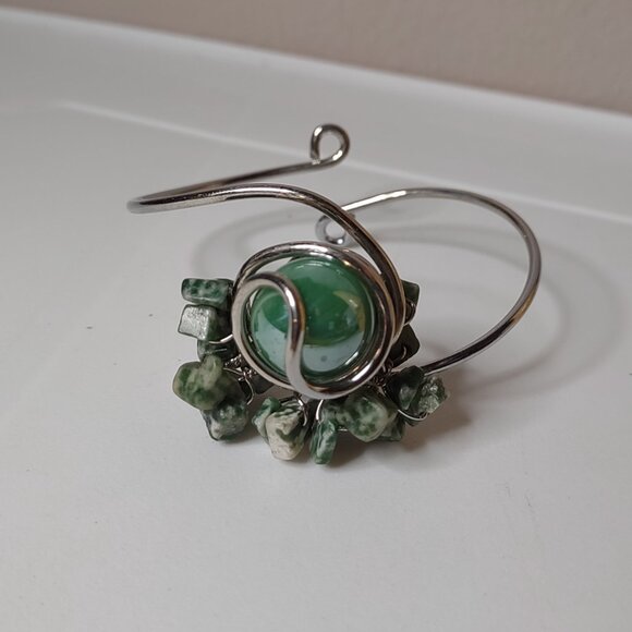 6.5 Inch Weird Green And Silver Tone Bracelet - Picture 7 of 9